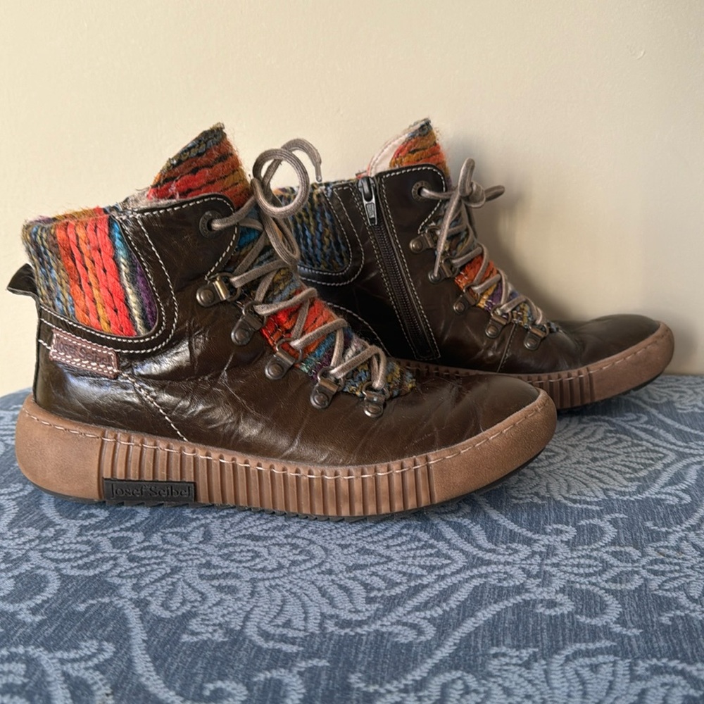 Josef Seibeil Maren Bootie